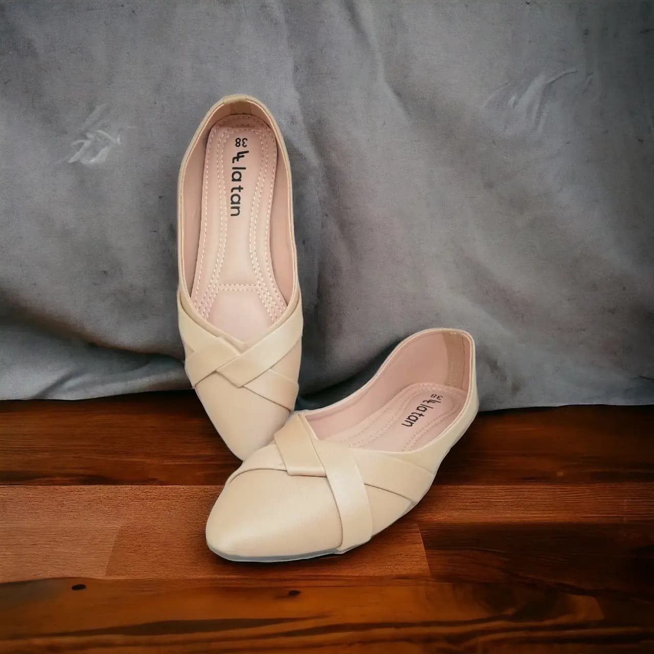 Model 2 Women Flats || Color – Off White || Quality – Premium